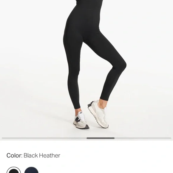 Vuori Black Essential Jumpsuit Size Large NWT - Picture 4 of 14